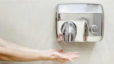 hand-dryer-bacteria